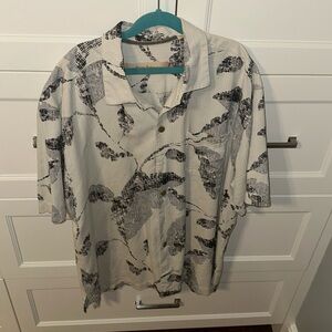 |VINTAGE| Tommy Bahama | Mens Shirt Size L | Ivory Blue Hawaiian Floral